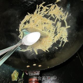 地瓜丝炒蛋的做法步骤：4