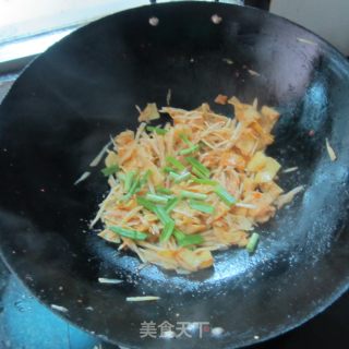 地瓜丝炒蛋的做法步骤：6