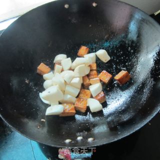 豆腐煮白萝卜的做法步骤：3