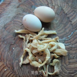 干萝卜炒蛋皮的做法步骤：1