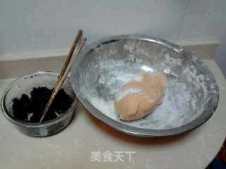 南瓜芝麻饼的做法步骤：2