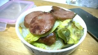 娃娃菜炒红肠的做法步骤：7