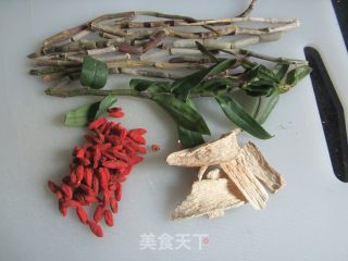 石斛淮山杞子瘦肉汤的做法步骤：1