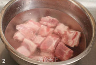 白萝卜枸杞排骨汤的做法步骤：2