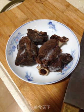 香煎羊腿肉的做法步骤：2