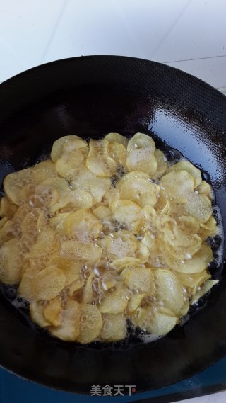 自制零食炸薯片的做法步骤：5