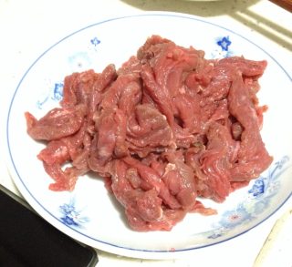 韭黄炒牛肉的做法步骤：2