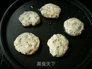 红枣枸杞豆渣饼的做法步骤：3