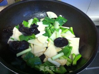 竹笋炒肉片的做法步骤：8