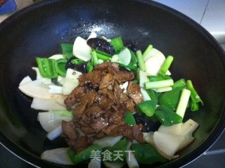 竹笋炒肉片的做法步骤：9