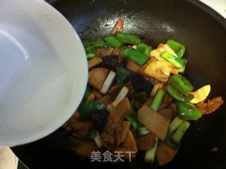 竹笋炒肉片的做法步骤：11