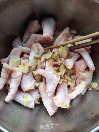 蒜蓉凤爪的做法步骤：2