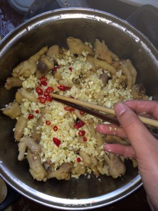 蒜蓉凤爪的做法步骤：8