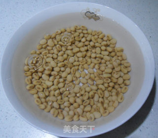 酸菜炒黄豆的做法步骤：1