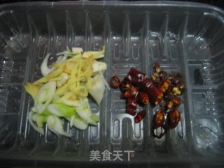 蒜苗炒肉丝的做法步骤：2