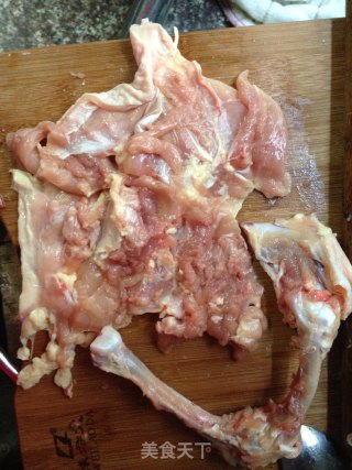 吃肉不吐骨头——蚝汁鸡腿卷的做法步骤：1