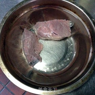 宝宝辅食之原味牛肉松的做法步骤：1
