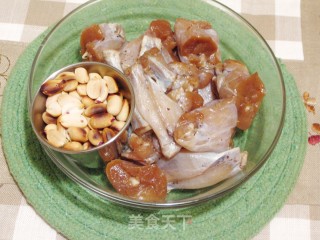 香辣田鸡腿的做法步骤：1