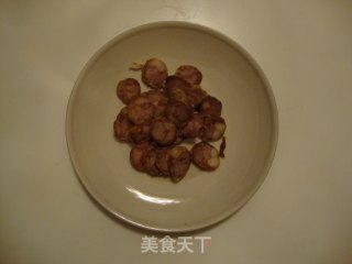 腊肠炒荷兰豆的做法步骤：2