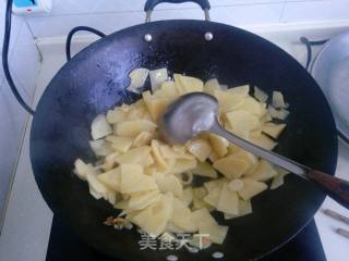 芹菜炒土豆片的做法步骤：5