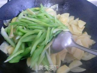 芹菜炒土豆片的做法步骤：6