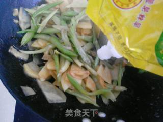 芹菜炒土豆片的做法步骤：10