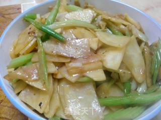 芹菜炒土豆片的做法步骤：12