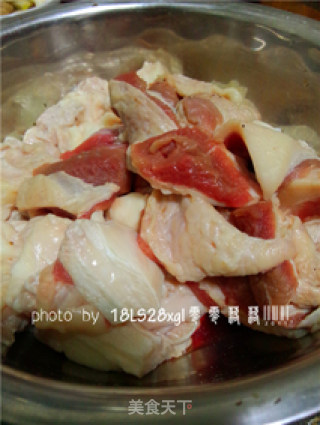 胡萝卜焖牛腩的做法步骤：1
