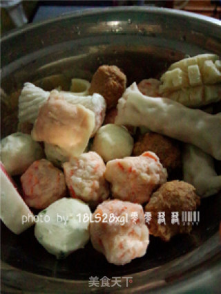 家常菜：三鲜丸子汤的做法步骤：1