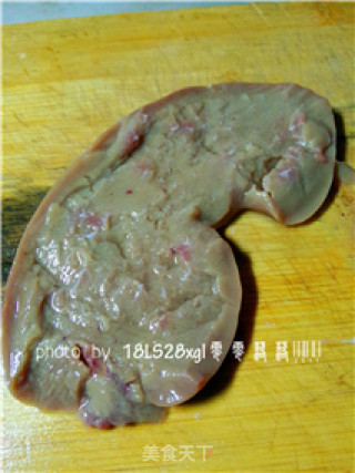 泡椒炒腰片——这样做出来的腰片不腥臊的做法步骤：2