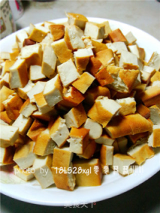 私房菜：韭菜炒豆干的做法步骤：1