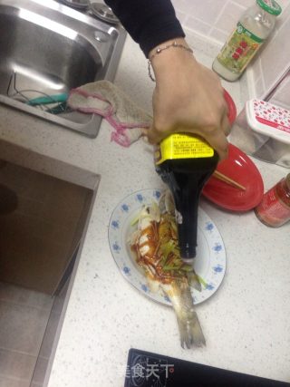 清蒸鲈鱼的做法步骤：3