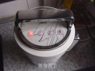 黑芝麻核桃豆浆的做法步骤：3