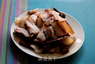 青红椒炒腊肉的做法步骤：3