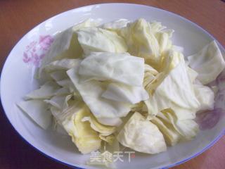 蒜蓉腊肠圆白菜的做法步骤：1