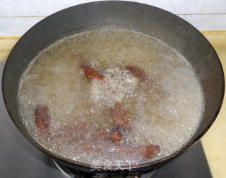 萝卜丝炒腊大肠的做法步骤：2