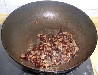 萝卜丝炒腊大肠的做法步骤：7