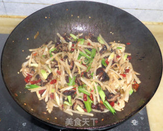 萝卜丝炒腊大肠的做法步骤：15