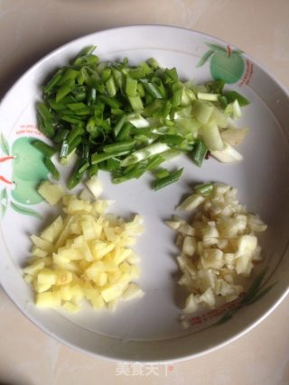 胡萝卜土豆鸡块的做法步骤：2