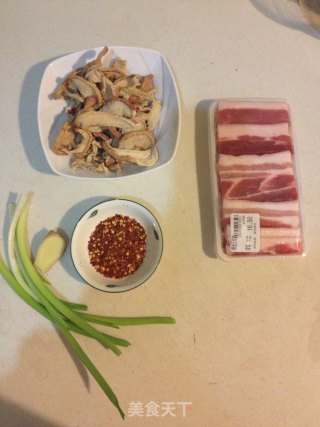 下饭菜——萝卜干小炒肉的做法步骤：1