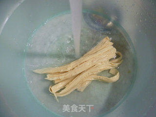 腐竹炒日本南瓜的做法步骤：4