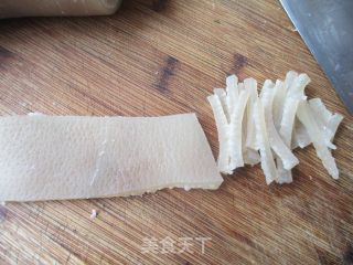 花生肉皮冻的做法步骤：4