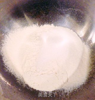 牛奶千层饼的做法步骤：1