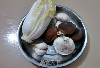 鸡汁香菇炒白菜的做法步骤：1