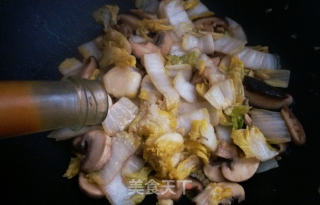 鸡汁香菇炒白菜的做法步骤：7