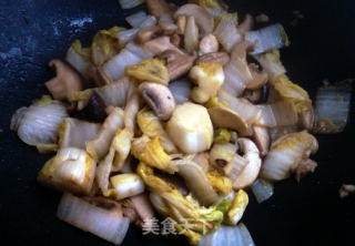 鸡汁香菇炒白菜的做法步骤：8