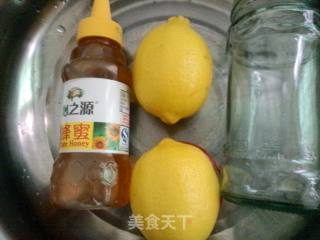 蜜渍柠檬的做法步骤：1