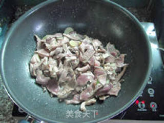 【爆炒猪心】--- 天这么冷，来个荤菜的做法步骤：7