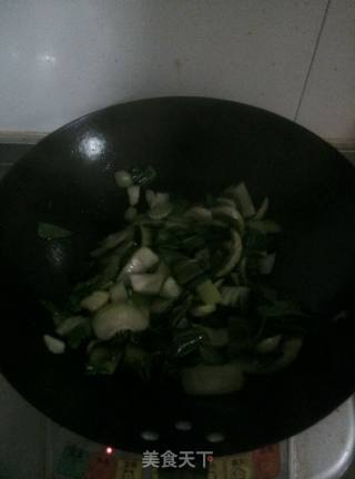 香菇油菜的做法步骤：1