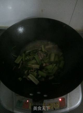 芹菜炒肉的做法步骤：5